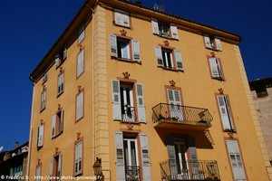 h&ocirc;tel de l'ancienne pr&eacute;fecture de Puget-Th&eacute;niers