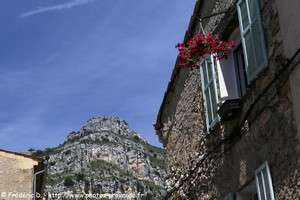 le Baou de la Gaude au d&eacute;tour d'une rue