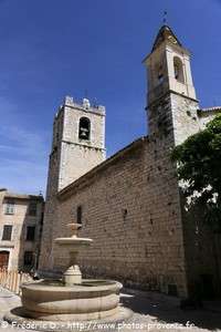 la chapelle Saint-Bernardin et l'&eacute;glise Saint-Jean-Baptiste de Saint-Jeannet