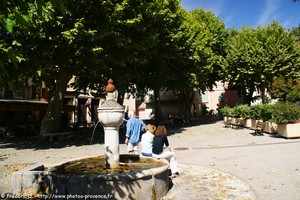 la place du village de Villars-sur-Var