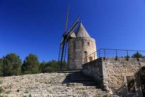 le moulin d'alphonse daudet &agrave; fontvieille