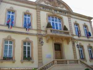 hotel de ville d'&eacute;guilles