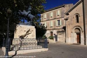 statue de Jeanne d'Arc &agrave; Rognonas