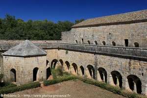 cloitre de l'abbaye du Thoronet