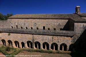 cloitre de l'abbaye du Thoronet