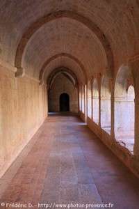 cloitre de l'abbaye du Thoronet
