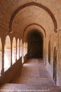 cloitre de l'abbaye du Thoronet