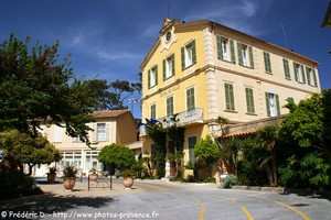 mairie de bormes les mimosas