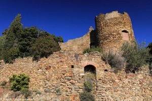 le château des seigneurs de Fos de bormes les mimosas