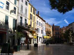 place de la mairie de brignoles
