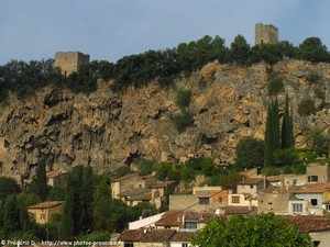 rocher de tuf dominant Cotignac