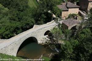 le pont Saint-Pierre à Entrecasteaux