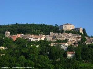 le village d'esparron dans le var