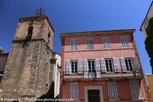 le clocher tour de la garde-freinet