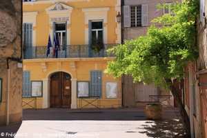 la mairie de la roquebrussanne