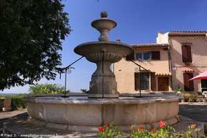 la fontaine monumentale de Moissac-Bellevue