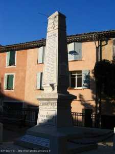 monument aux morts place de la mairie