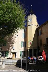 la tour de l'horloge de Rougiers