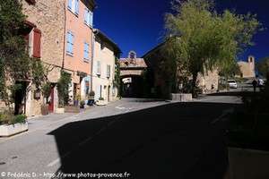 place de la Trinité de Tourtour