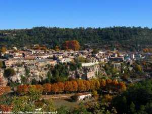 vue du village de varages depuis la chapelle saint-pothin