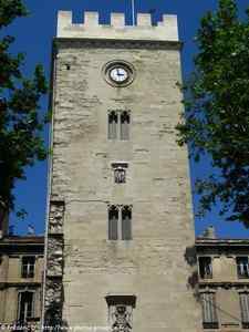 la tour de l'horloge d'avignon