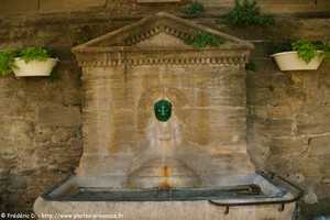 la fontaine aux Micocouliers de courthézon
