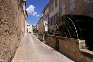 la rue des Roues de l'Isle sur la Sorgue