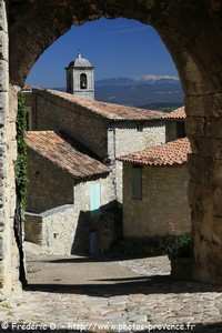 église de Lacoste et Mont Ventoux