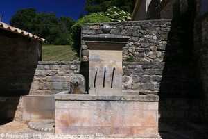 fontaine de Murs