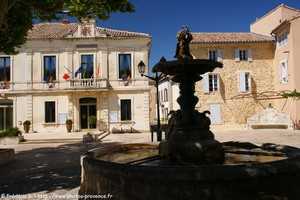 la mairie de sainte-cécile-les-vignes