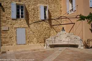 buste du Baron Le Roy, premier vigneron du monde