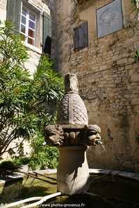 fontaine des Mascarons de séguret