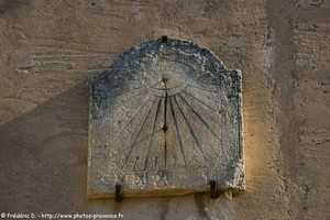 cadran solaire de Saint-Pierre-de-Vassols