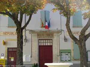 la mairie de villes-sur-auzon