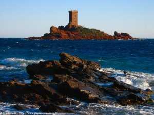 l'ile d'or au coucher de soleil