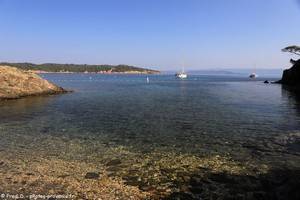 anse de la Fausse Monnaie, vue sur l'&icirc;le de Bagaud