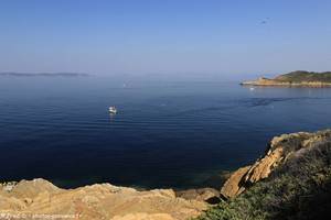 vue sur Porquerolles et la Pointe de Gu&eacute;r&eacute;tion