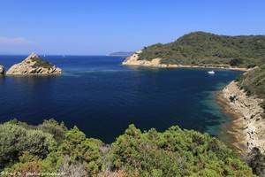 baie de la Palud et rocher du Rascas
