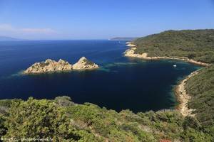 baie de la Palud et rocher du Rascas