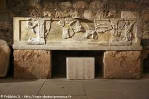 sarcophage du Christ en gloire de l'abbaye Saint-Victor