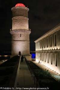 la tour du Fanal illuminé la nuit