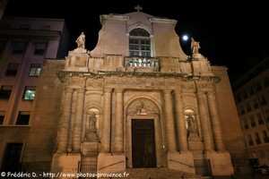 église Saint-Cannat la nuit