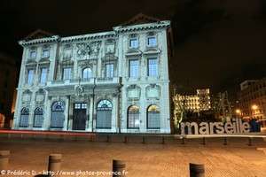 la mairie de Marseille la nuit