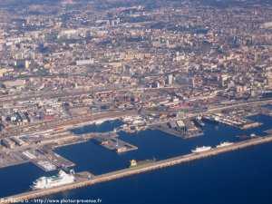 vue aérienne du port maritime de marseille
