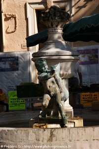 l'enfant &agrave; l'oie, fontaine de la Sagniole