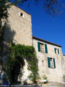 porte d'entr&eacute;e dans le village de Barg&egrave;me