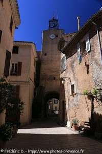 la tour de l'horloge de Villecroze