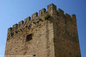 tour carr&eacute;e sarrasine de camaret-sur-aigues
