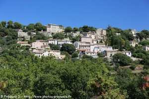 village de la roque-sur-pernes