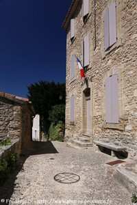 mairie de la roque-sur-pernes